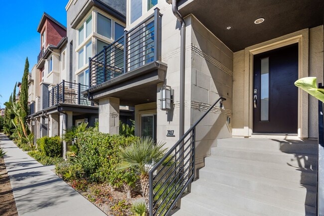Building Photo - Resort Style 2BD Townhome in Origen at Civ...