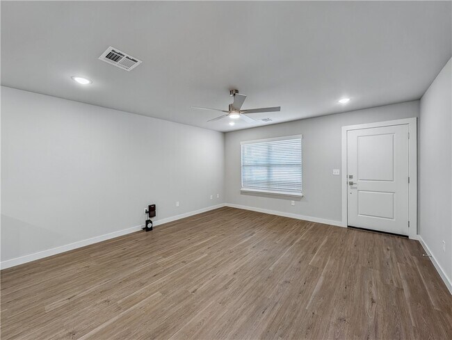 Building Photo - 6502 NW Kathleen St