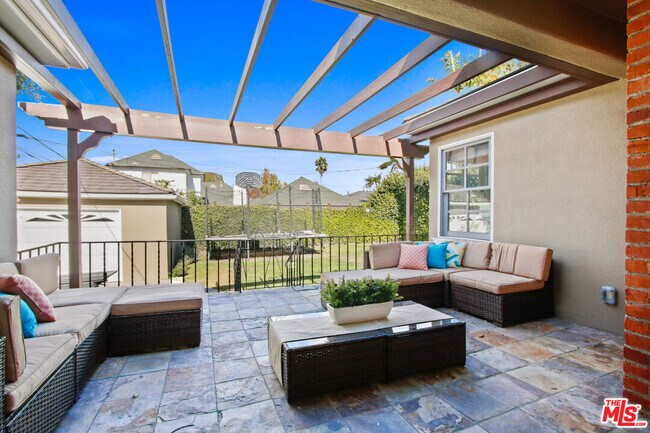 Building Photo - 9509 Cresta Dr
