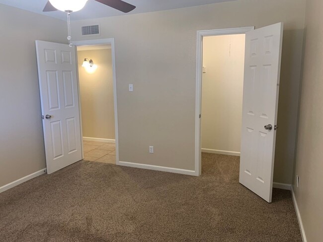 Building Photo - Great 3 bedroom 2 bath home