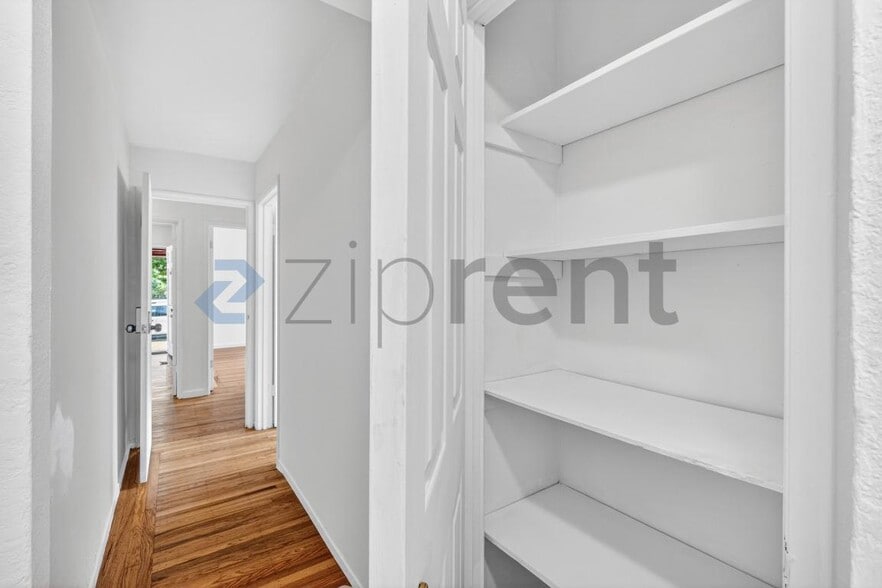 Building Photo - Unit