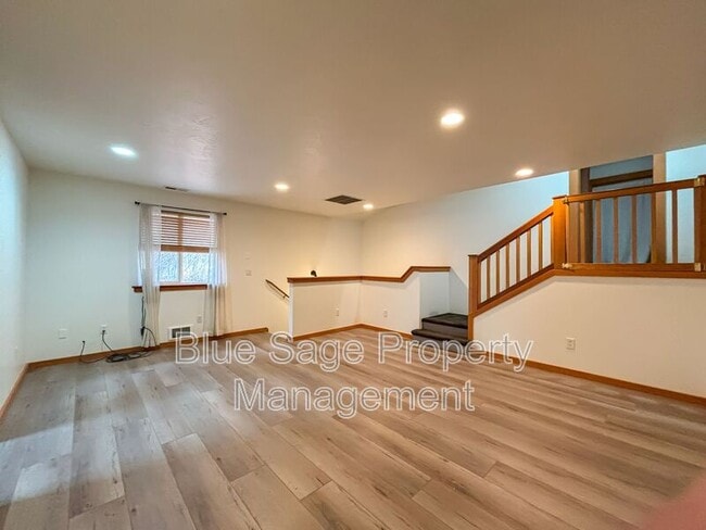 Building Photo - 241896 US-101