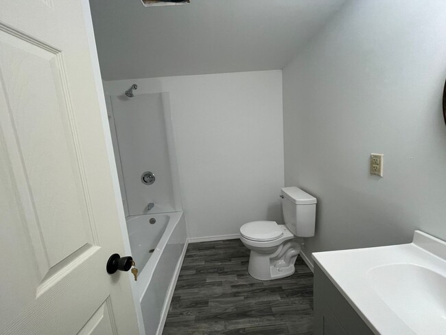 Building Photo - Spacious 5 Bedroom, 3 Bath Home with finished basement – Near Merdian and Pawnee – Available Now!