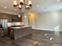 Building Photo - 501 Edgewater Cir