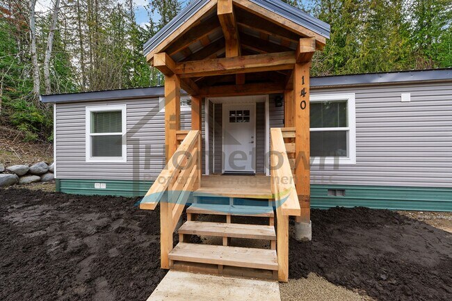 Building Photo - 3 Bedroom 2 Bathroom Home with Off-Street Parking Available in Sagle, Idaho!