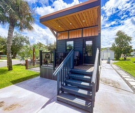 Building Photo - "Charming 2-Bedroom Retreat in River Ranch...