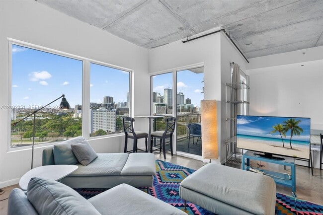 Building Photo - 10 SW South River Dr