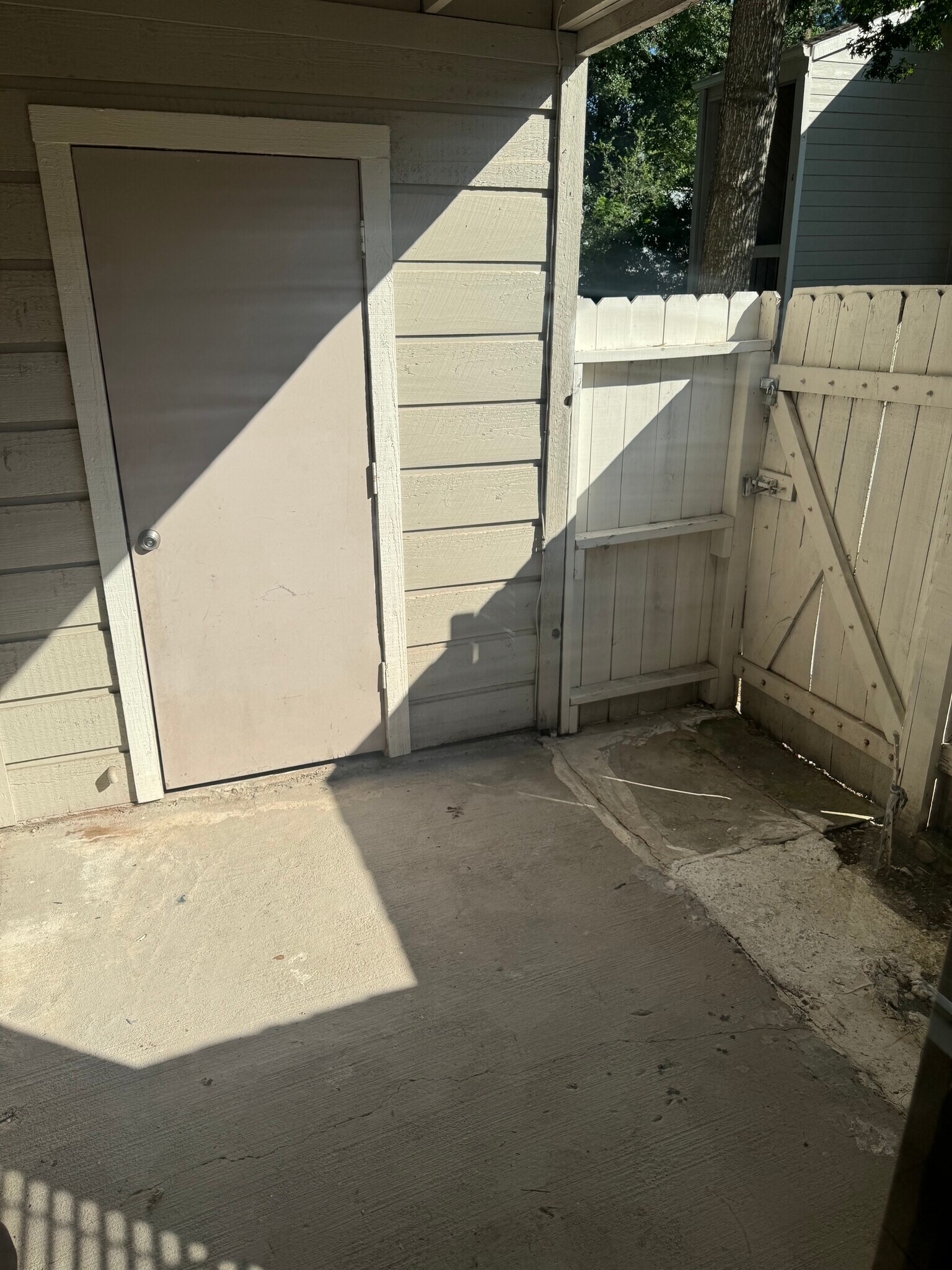 Building Photo - 17401 Red Oak Dr