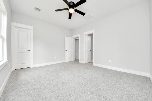 Building Photo - 1307 Laskey St