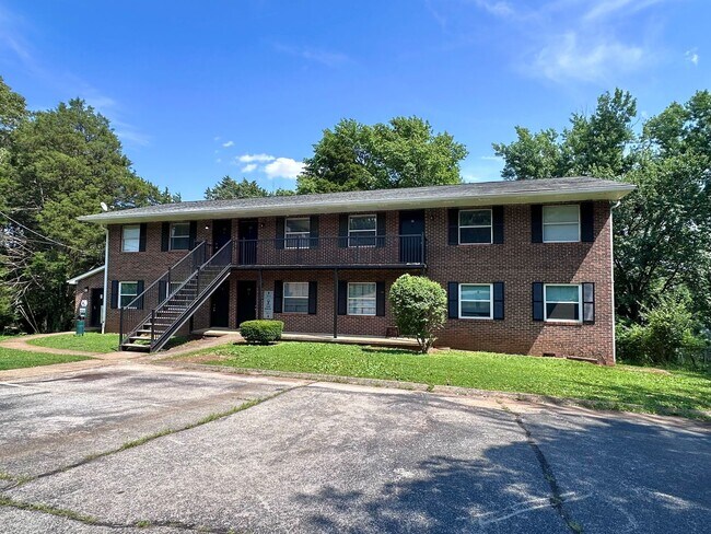 Building Photo - Parkway Apartments – Convenient 2-Bedroom ...