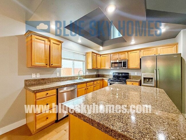 Building Photo - 5930 N Silver Maple Ave