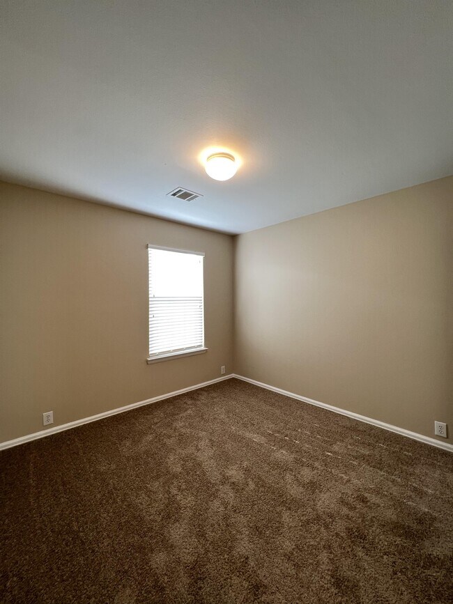 Building Photo - 9411 Massaro St