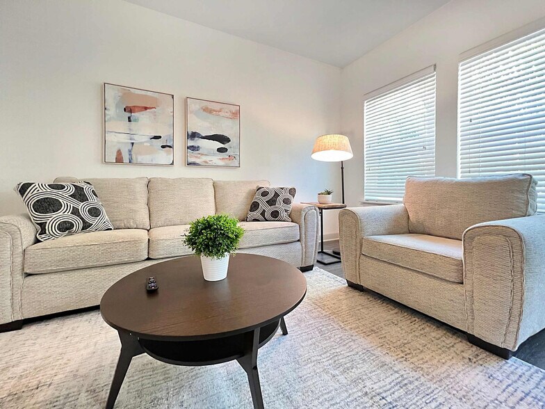 Building Photo - 2615 N Grady Ave