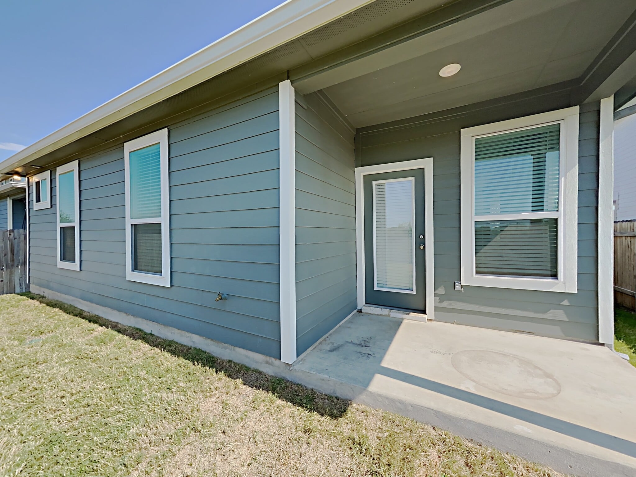 Building Photo - 437 Pebble Bend