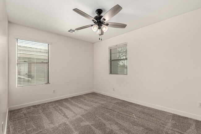 Building Photo - 390 W Wisteria Pl