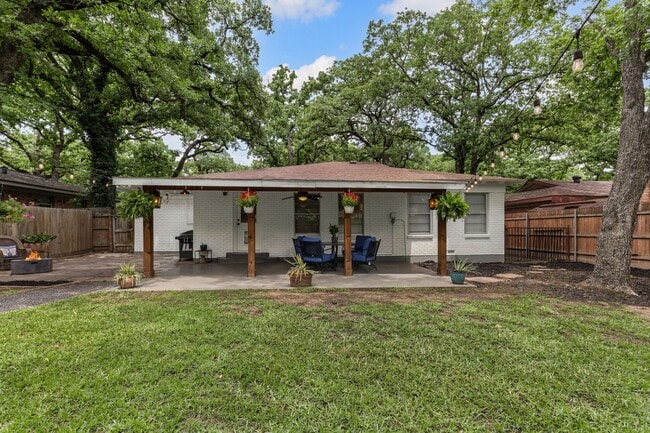 Building Photo - 1404 Bluebonnet Trail