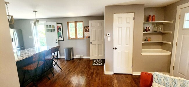 Building Photo - 3 Bed 2 Bath in Robinson, PA