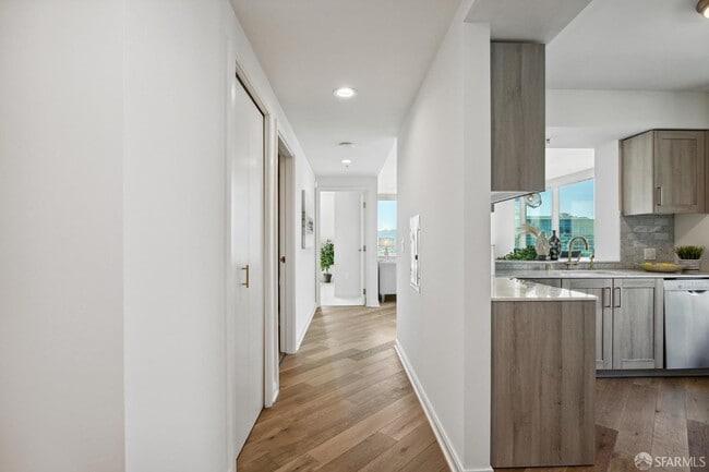 Building Photo - 401 Harrison St