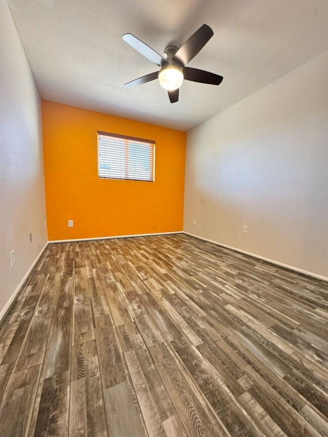 Building Photo - REMODELED 4 BEDROOM HOME WITH HUGE YARD, C...