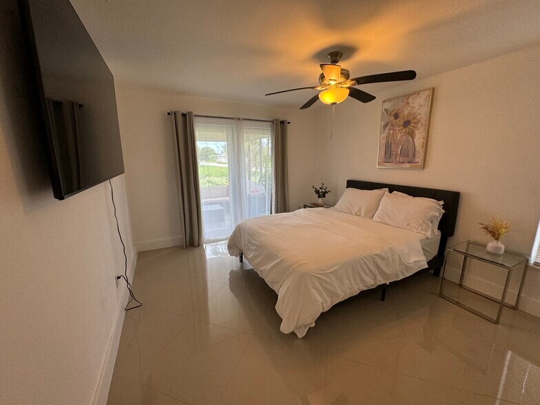 Building Photo - 5204 Coronado Pky