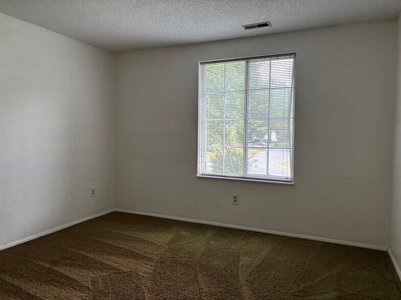 Building Photo - 8200 Mahogany Dr