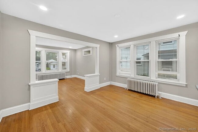 Building Photo - 45 Fairlawn St