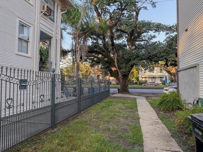 Building Photo - 2229 Napoleon Ave