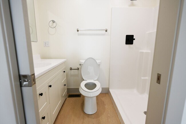 Building Photo - 154 Brushwood Dr