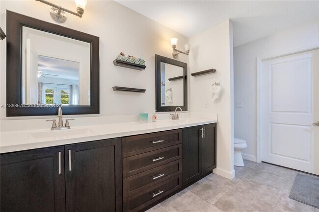 Building Photo - 15300 SW 164th St