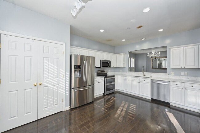 Building Photo - 1527 Gesshe Ct