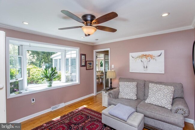 Building Photo - 67 Townview Dr