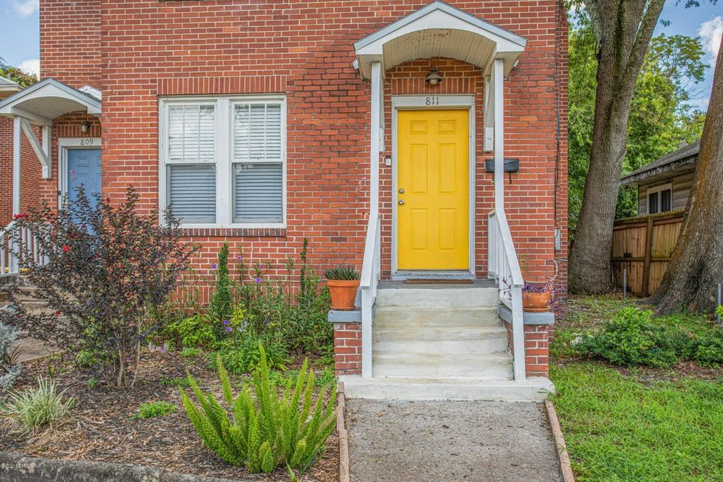 811 Acosta Front Door - 809 Acosta Street