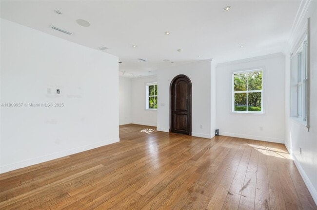 Building Photo - 464 Fernwood Rd