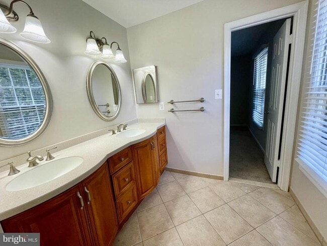 Building Photo - 7609 Dominion Dr