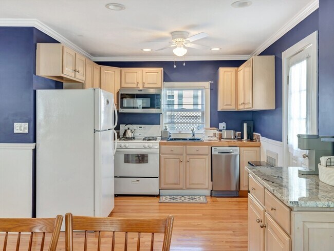 Building Photo - 16 Manomet Ave
