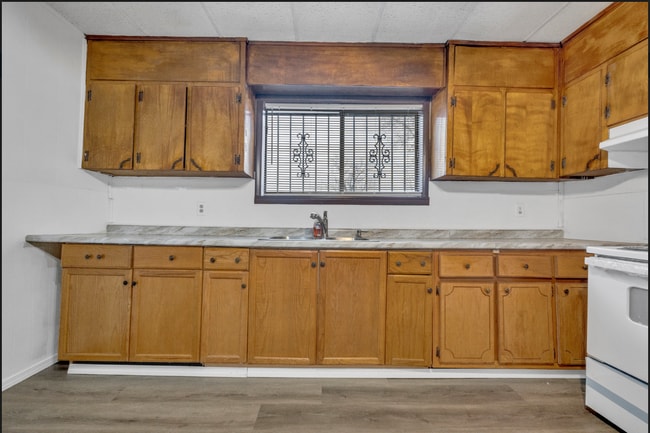 Building Photo - 419 7th St