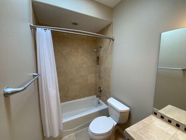 Building Photo - 3 Bedroom Townhome Available Near Wyoming Blvd NE & Paseo Del Norte Blvd NE!