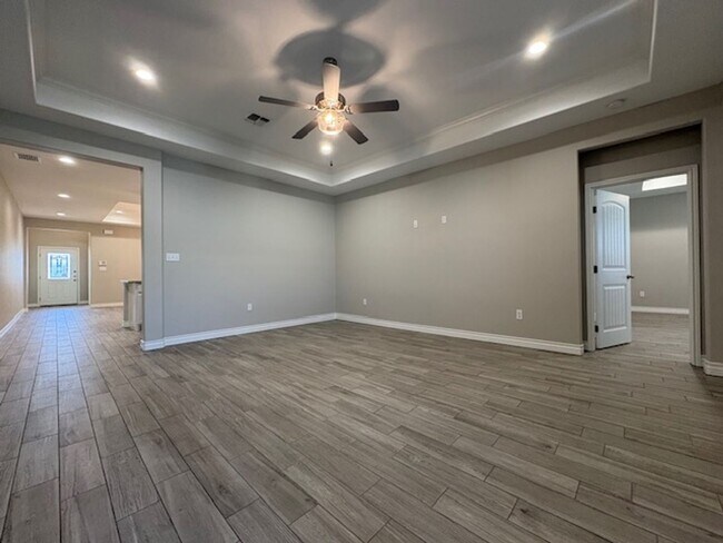 Building Photo - DCR602