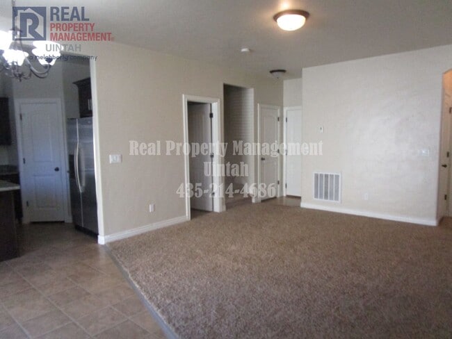Building Photo - 3 bed 2.5 bath townhome in Fox Run