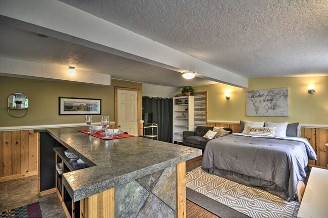 Building Photo - 11352 NE Fargo St