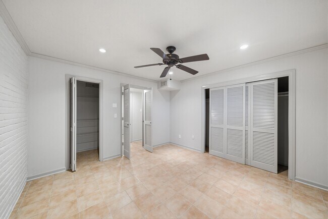 Building Photo - 2744 Briarhurst Dr