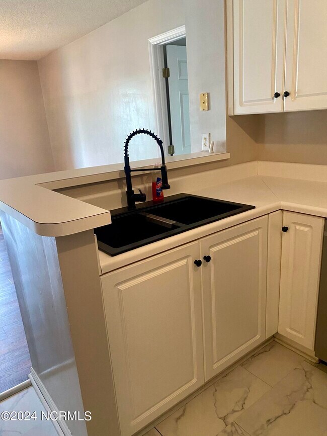 Building Photo - 523 Spring Forest Rd