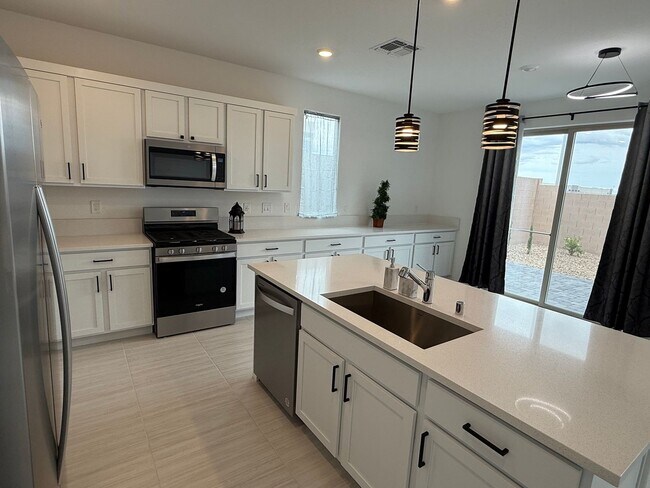 Building Photo - Brand new Southwest 3 bedrooms 2.5 bathrooms