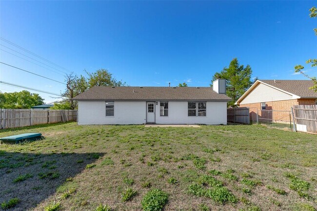 Building Photo - 907 W Tesio Way
