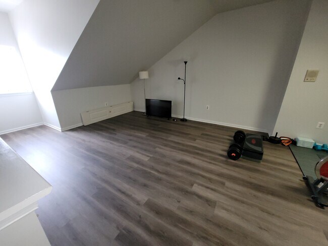 Building Photo - 2104 Harrison Ct