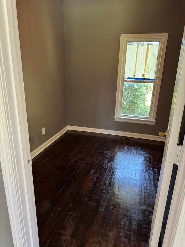 Building Photo - 1335 Yecker Ave