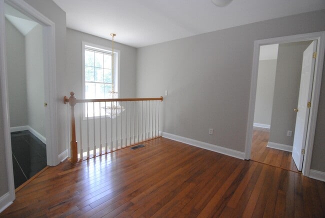 Building Photo - 46 Cherrywood Dr