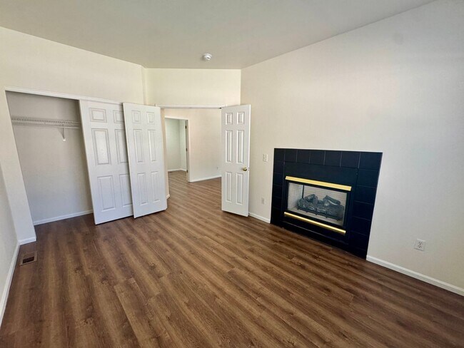 Building Photo - 4 Bed / 4 Bath Dream Home in the Hills at ...