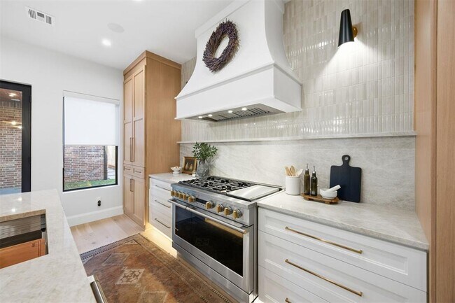 Building Photo - 1129 NW 42nd St