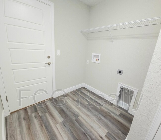 Building Photo - 10057 N Athenia Dr
